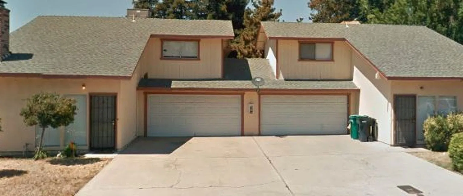 Newly Remolded townhouse with attached two car garage — Photo 2