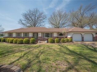 727 N Leonard St, Girard, KS 66743
