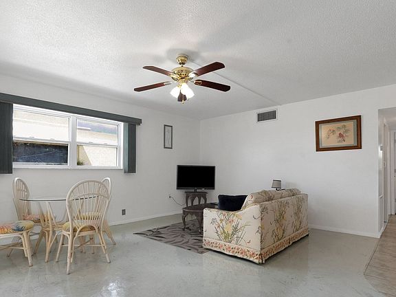 3rd image of 612 Guild Dr APT 20