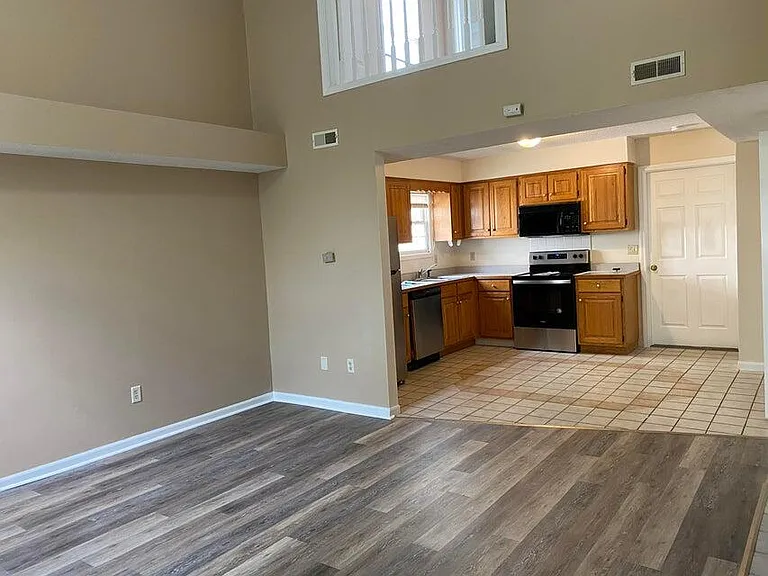 28 N Cedar Lake Dr W — Photo 6