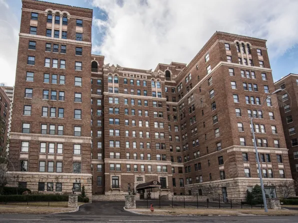 229 Ward Pkwy, Kansas City, MO 64112