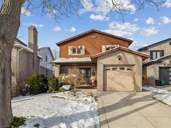 10 Finch Pl, Hamilton, ON L9A 5C3