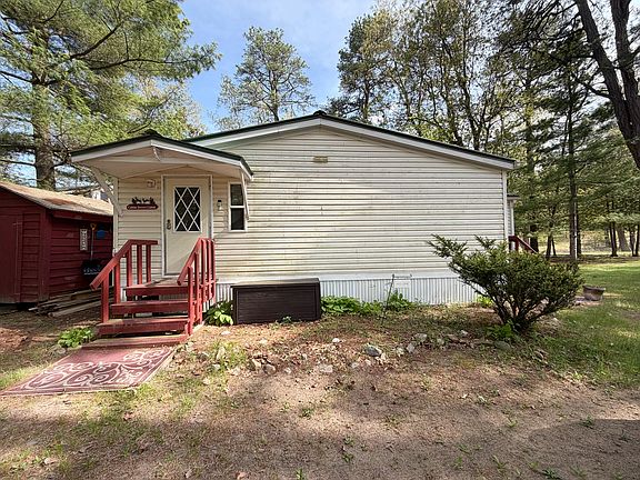 2nd image of 13 Ausable Beach Rd
