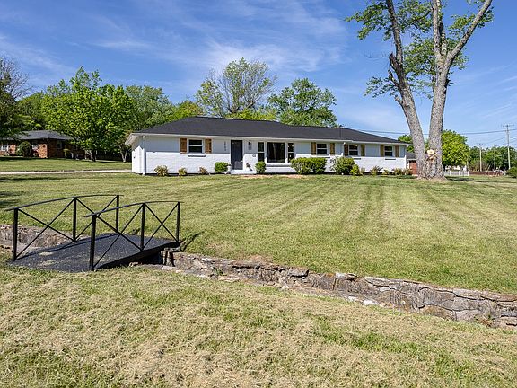3rd image of 2903 Stanwyck Dr