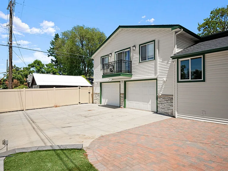1028 W Chelan Ave — Photo 8