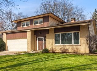 1826 Azalea Ln, Mount Prospect, IL 60056