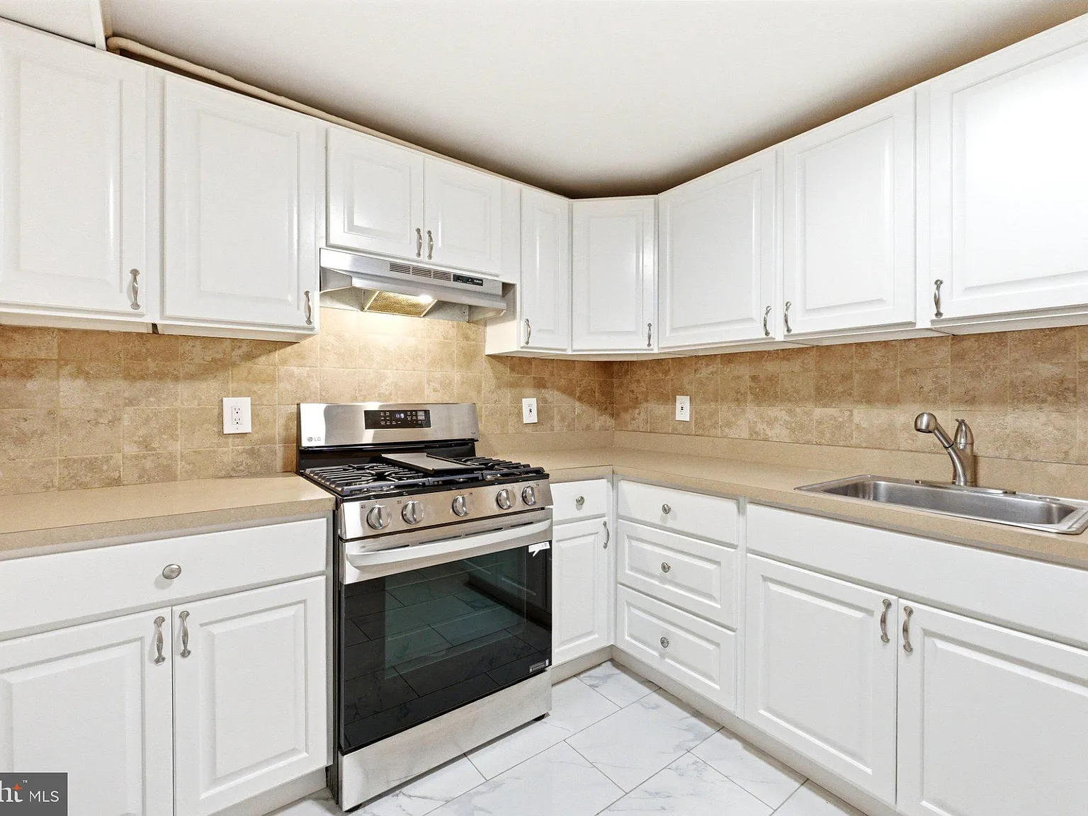 1 bed, 1.0 bath, 600 sqft, $2,200 — Photo 1