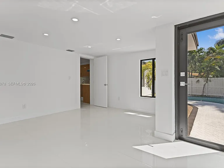 1524 SW 32nd Ct — Photo 28