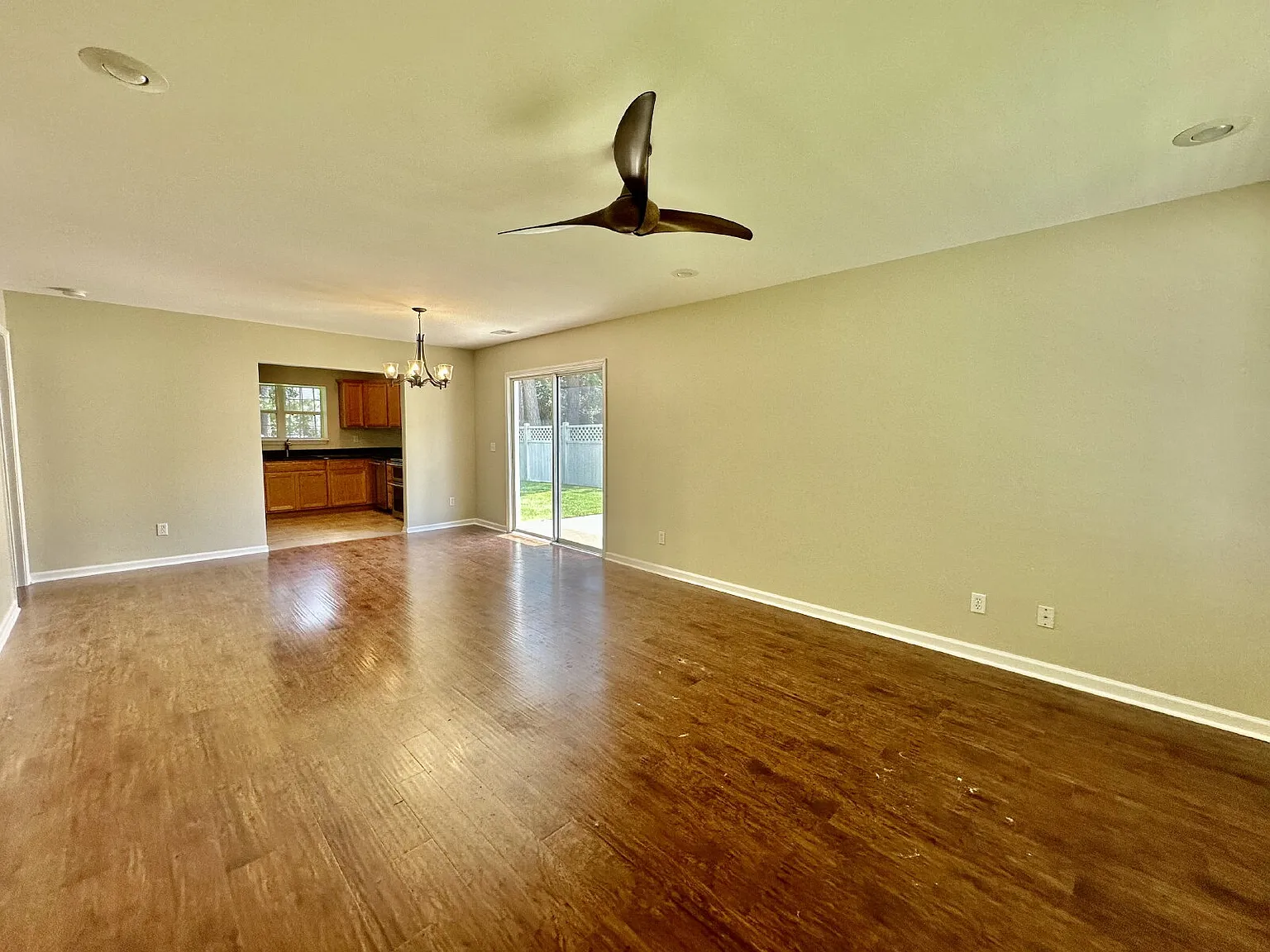 4 bed, 2.0 bath, 1484 sqft, $2,500 — Photo 4