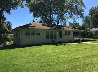 880 Saint Brendan Ln, Florissant, MO 63031