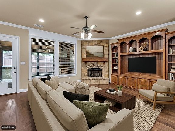4th image of 7401 Park Place Dr