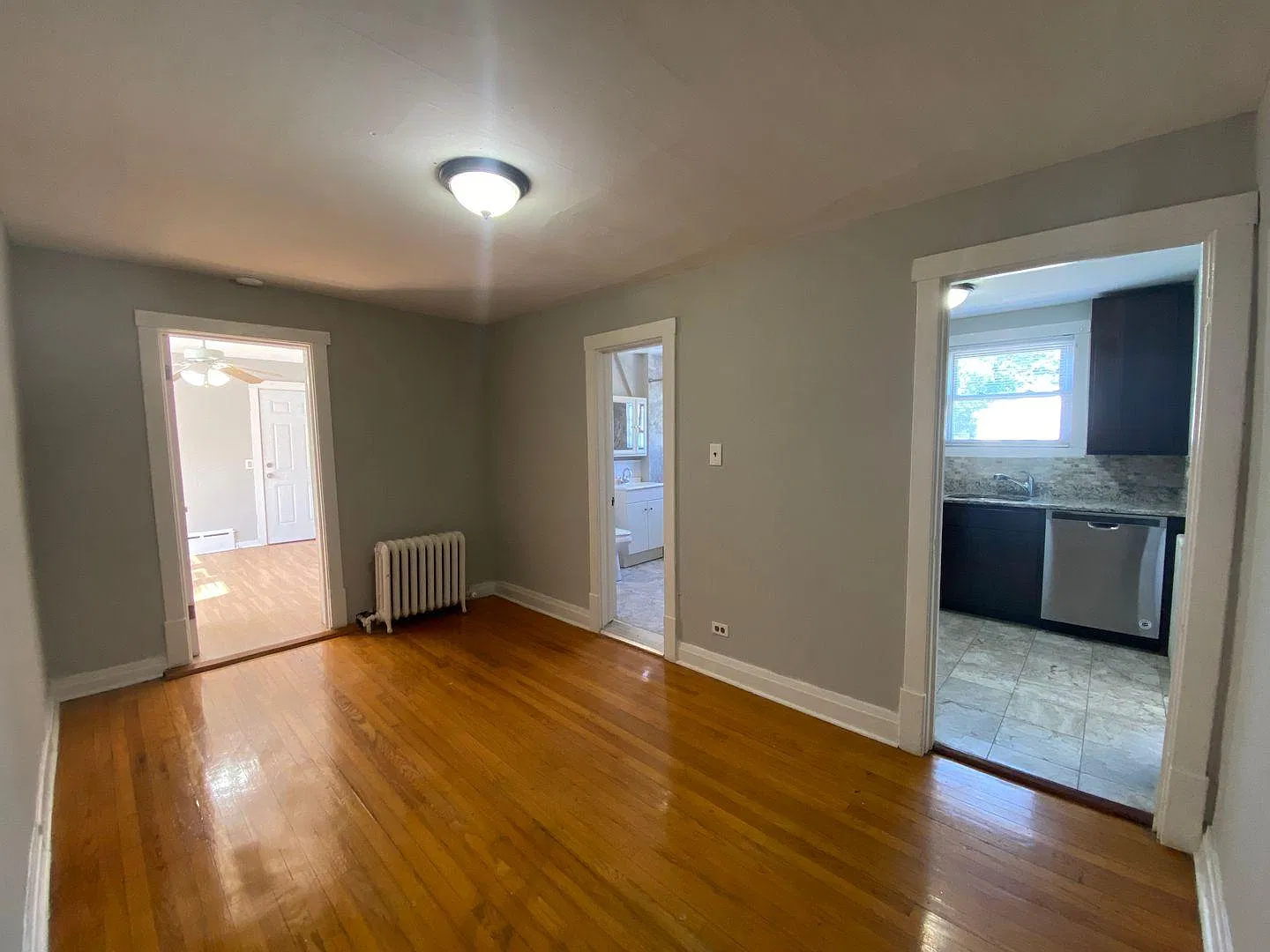 4210 North Kilpatrick Avenue #2F — Photo 4