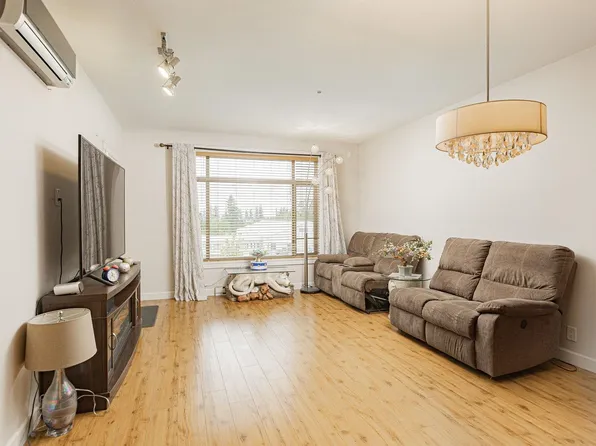 8067 207th St #405, Langley, BC V2Y 0P1