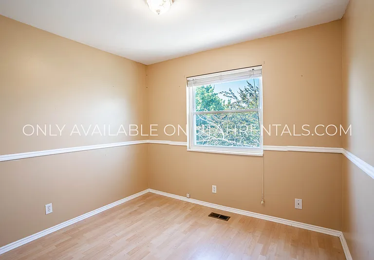 1120 S 850 E — Photo 12