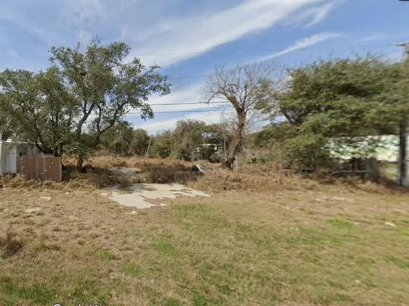 219 Stanley St, Rockport, TX 78382