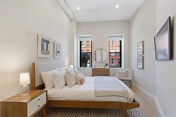 Sold by Corcoran | media 21