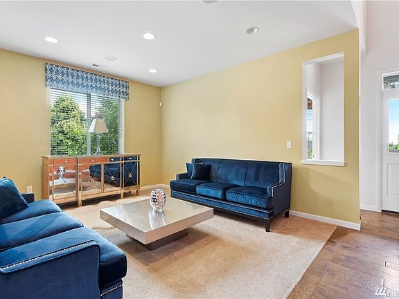 3rd image of 3123 79th Ave NE