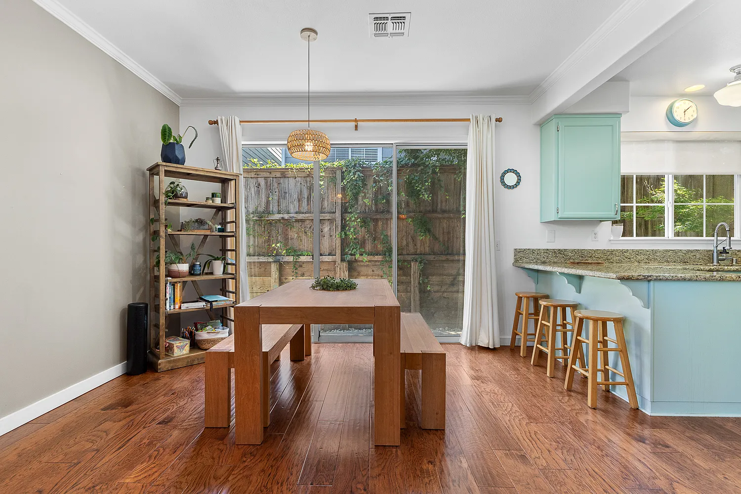 1040 Addison Cir — Photo 4