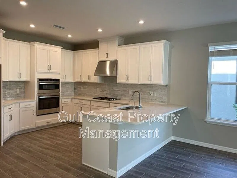 4 bed, 3.5 bath, 3000 sqft, $3,195 — Photo 4