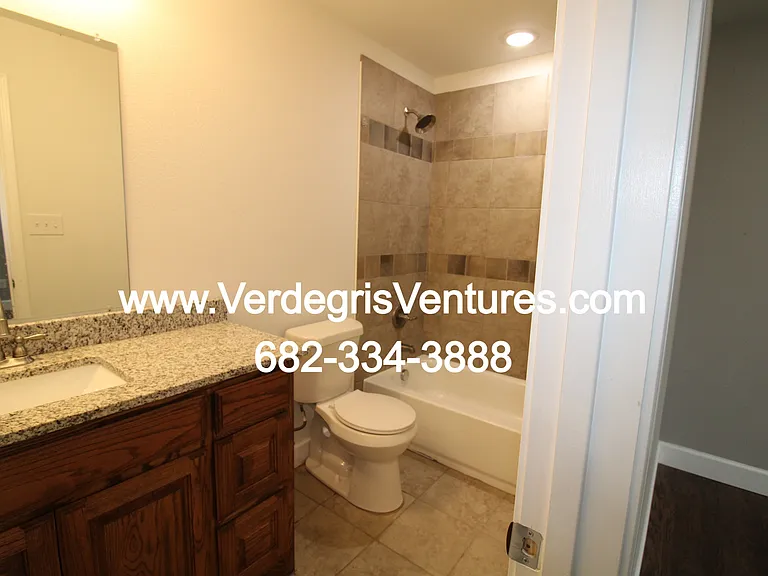 110 E Wilson St — Photo 9