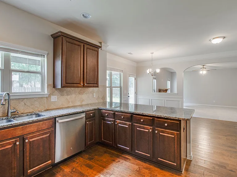 609 Angel Oak Ln — Photo 12
