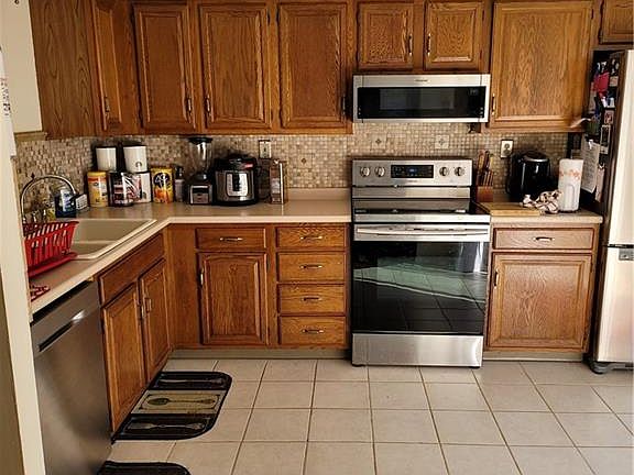 4th image of 1256 Union Ave