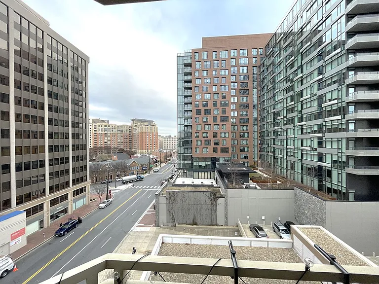 4801 Fairmont Ave #611 — Photo 20