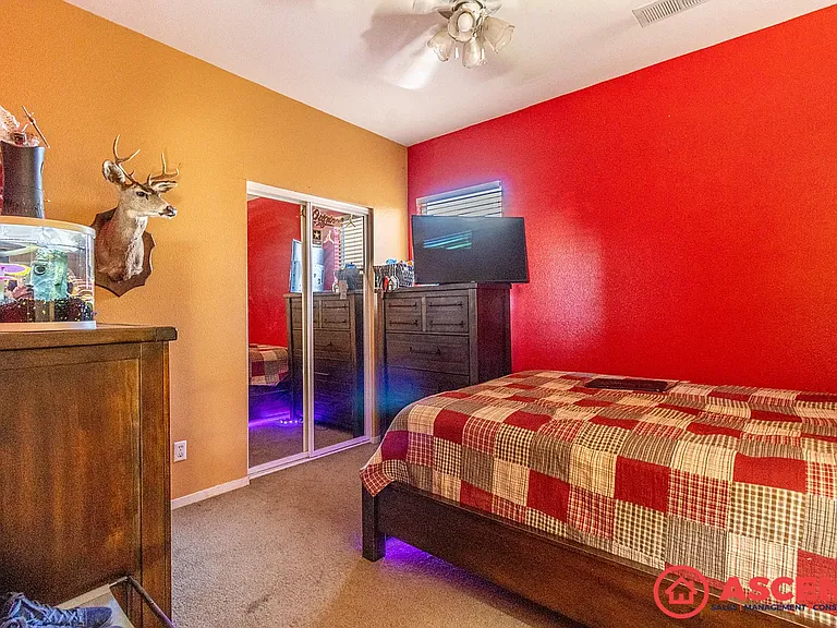 1810 Martinho Ave — Photo 18