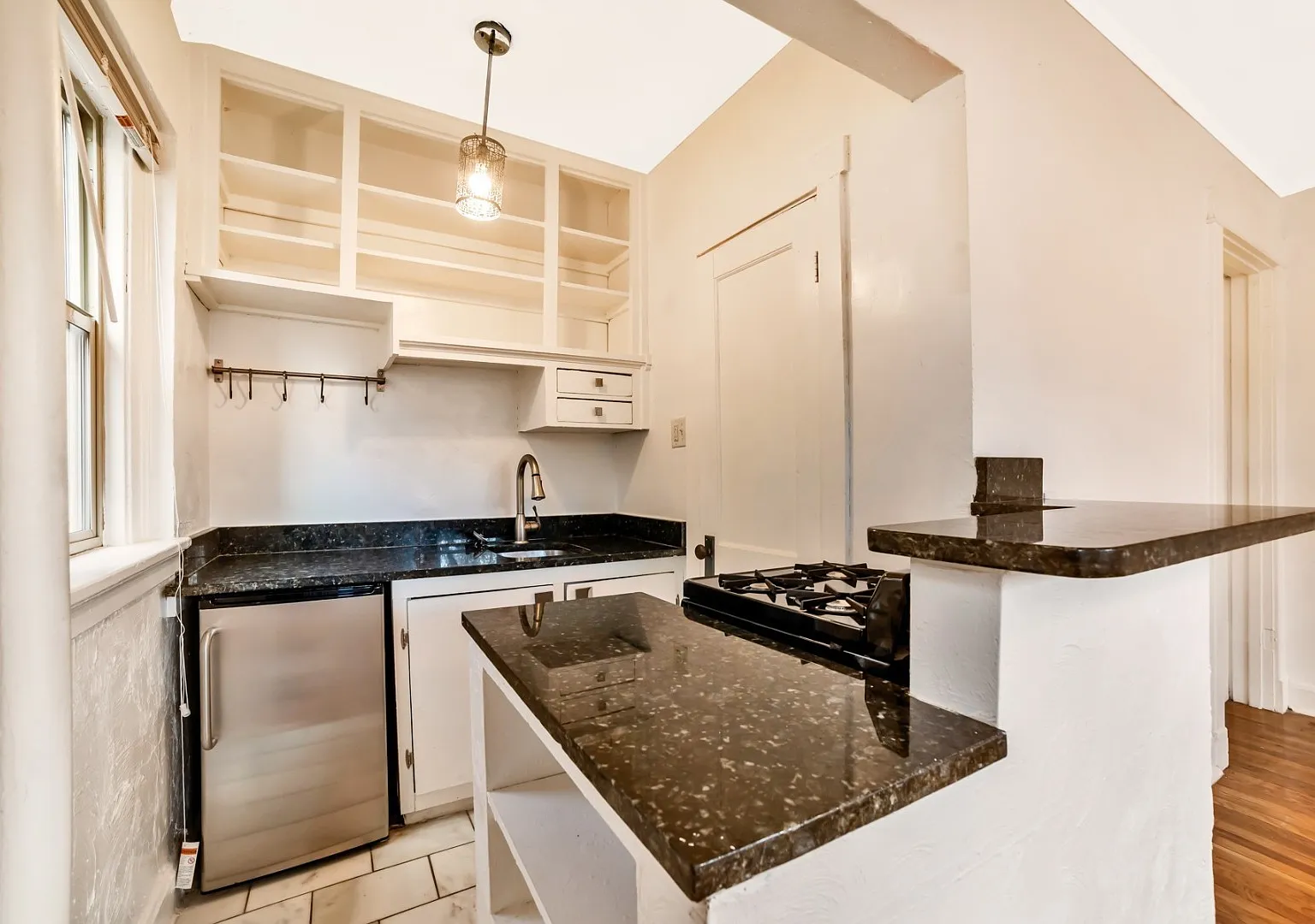 Great Studio in Cap Hill Courtyard views! All Utilities Included! Available August! — Photo 3
