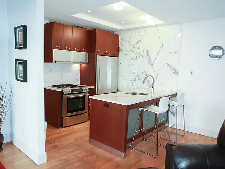 200 16th St #1D — Photo 1