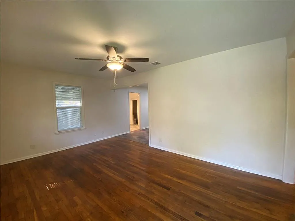 3 bed, 2.0 bath, 1562 sqft, $1,500 — Photo 4