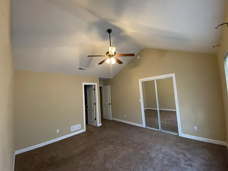 815 SW Peach Tree Ln — Photo 6