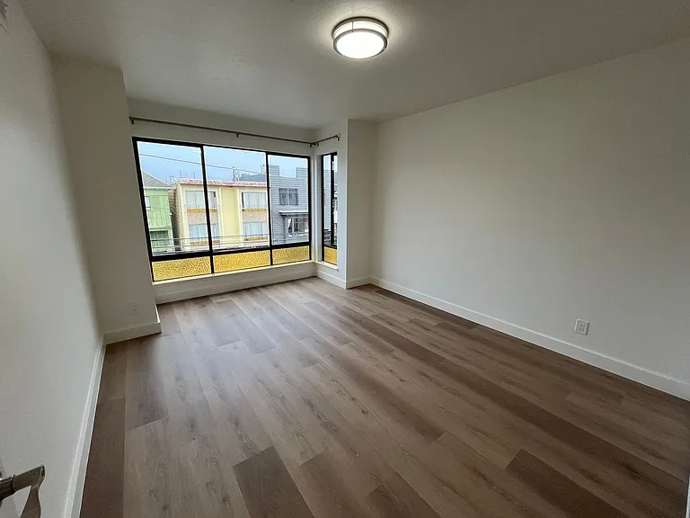 559 7th Ave — Photo 5