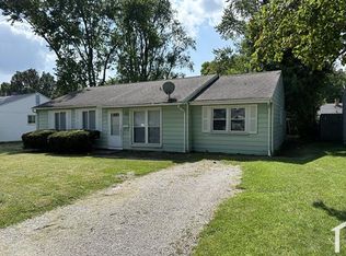 1305 Larkspur Ln, Champaign, IL 61821