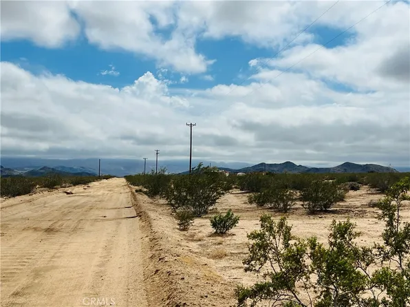 25 Copper Moon Ln, Joshua Tree, CA 92252