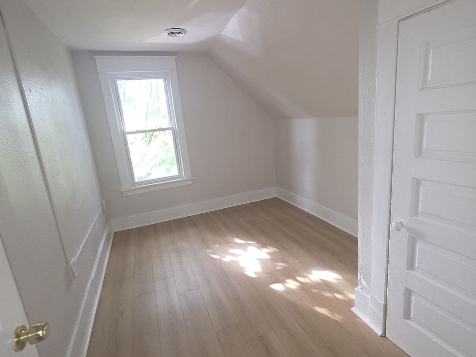 1st image of 3040 N 28th St