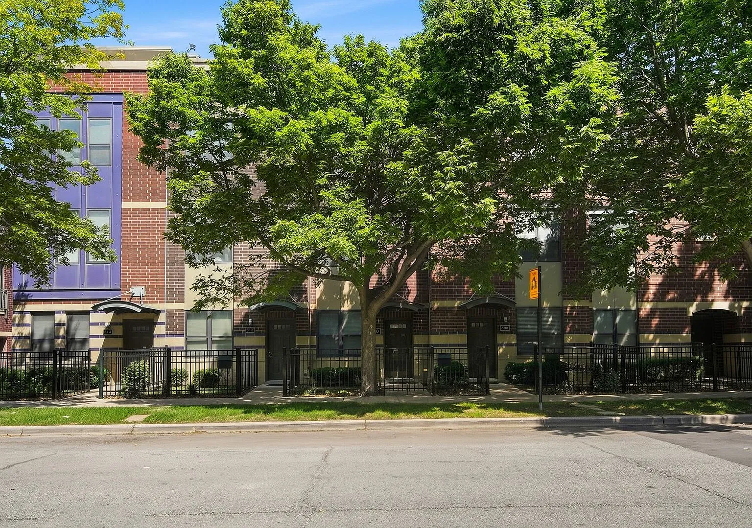2 bed, 1800 sqft, $4,100 — Photo 2