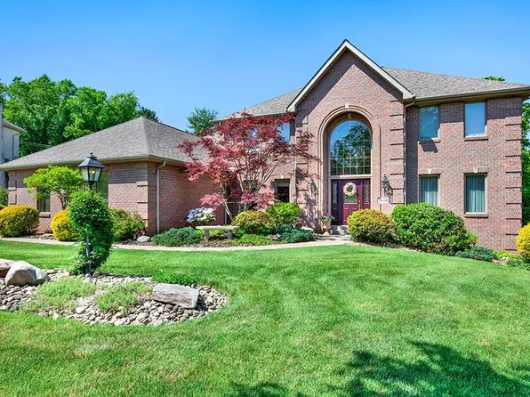 9891 Buckingham Pl, North Huntingdon, PA 15642