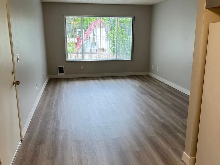 Keystone East — Photo 16