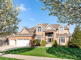 8915 Winding Trail St, Saint John, IN 46373