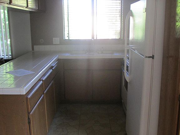 4th image of 4193 Greenbush Ave #1