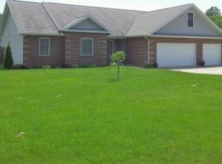 900 Beechwood Dr, Clinton, IN 47842