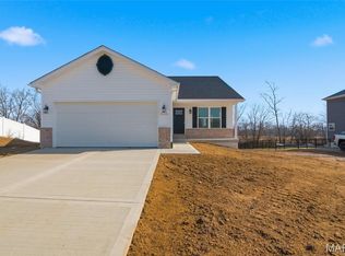 1123 Castle Green Dr, Waterloo, IL 62298