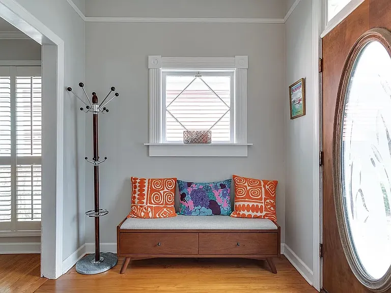 2066 Carr Ave — Photo 3