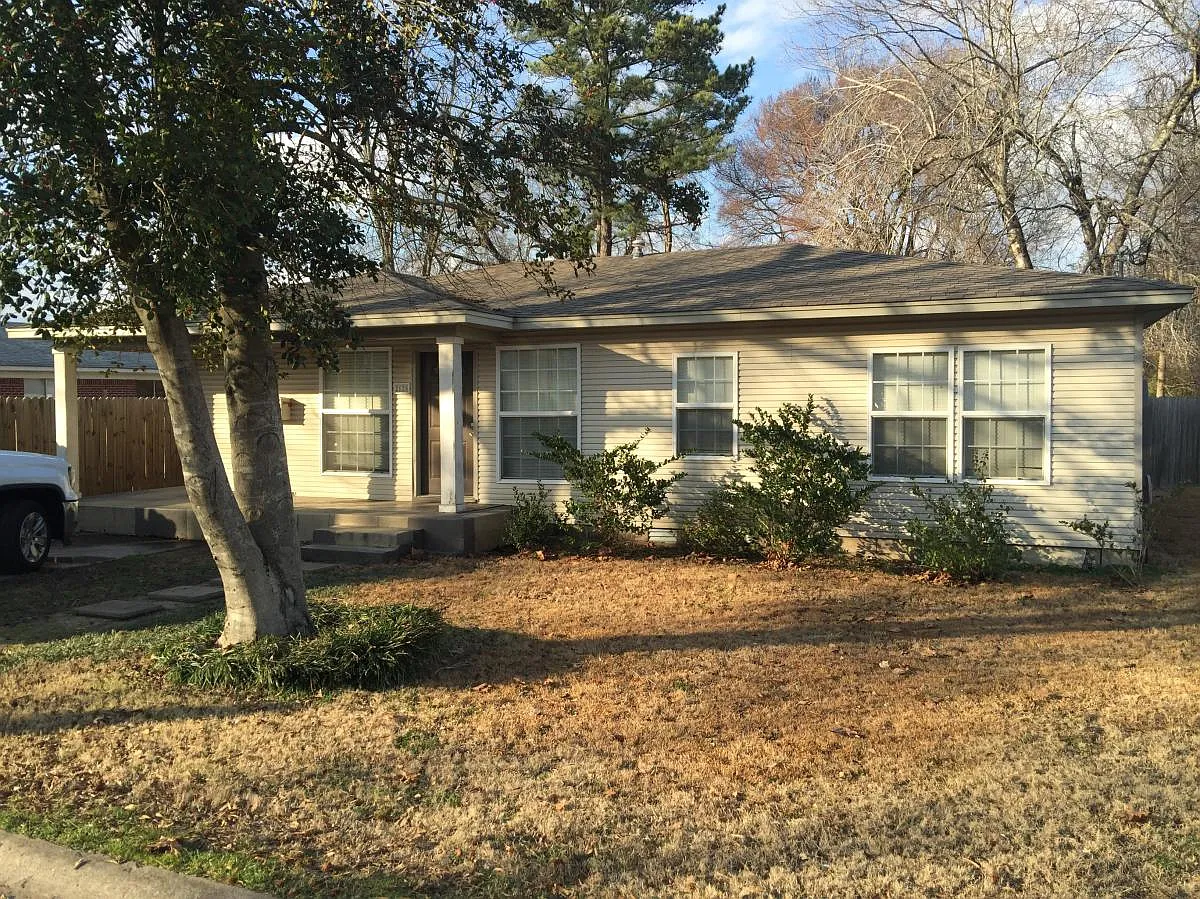 2128 Duncan Street — Photo 2