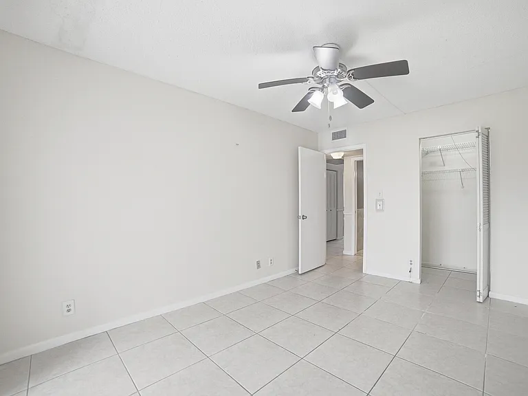 1025 Newcastle Dr #1025-B — Photo 20