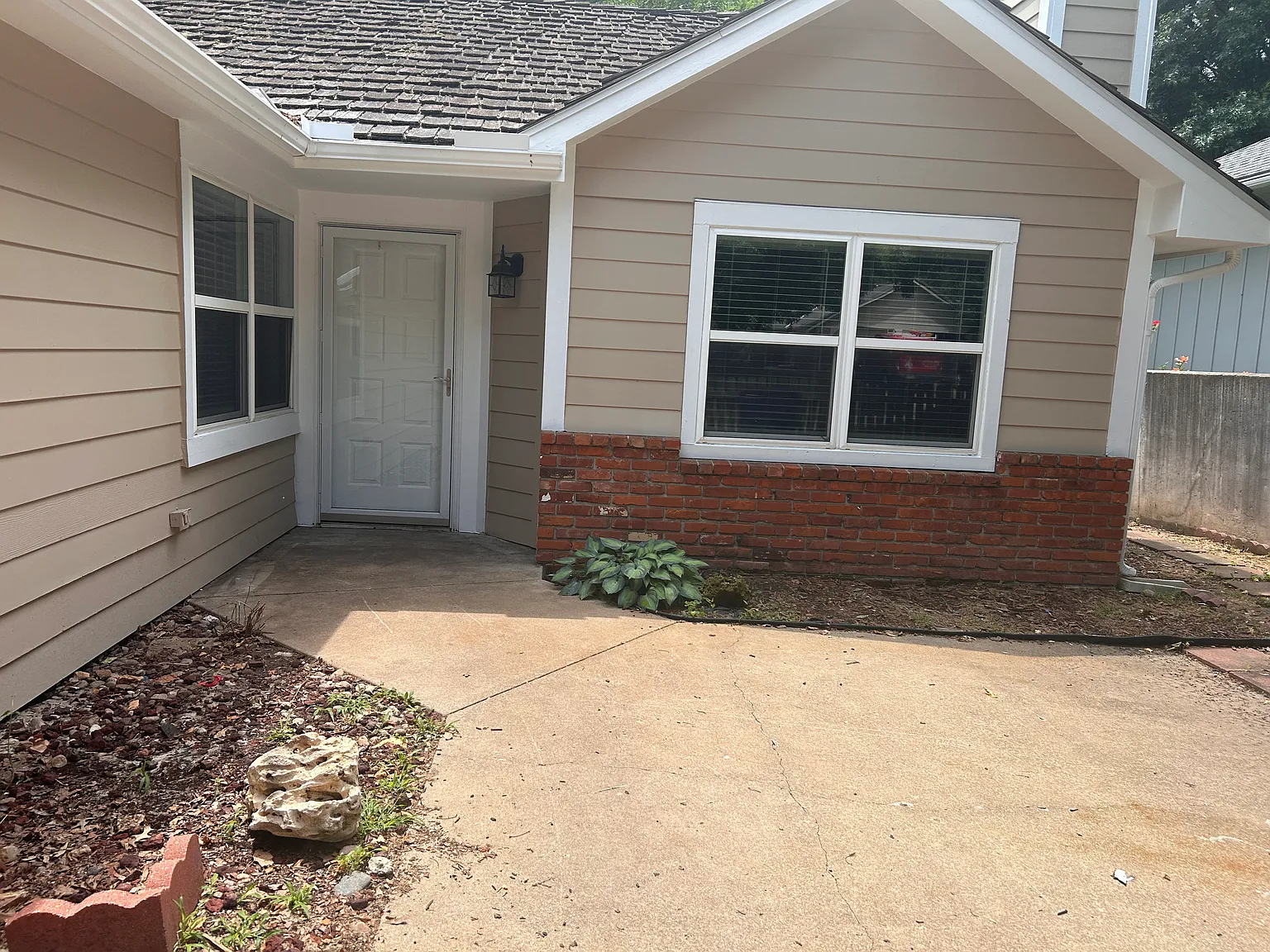 2 bed, 902 sqft, $1,550 — Photo 2