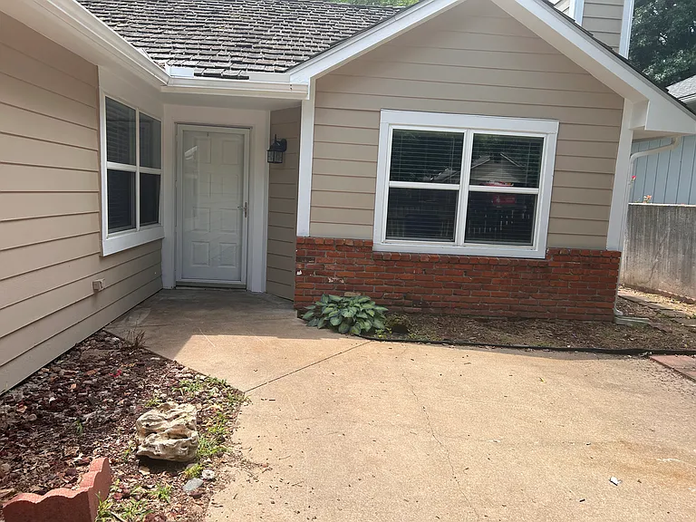 3903 Willshire Dr — Photo 2