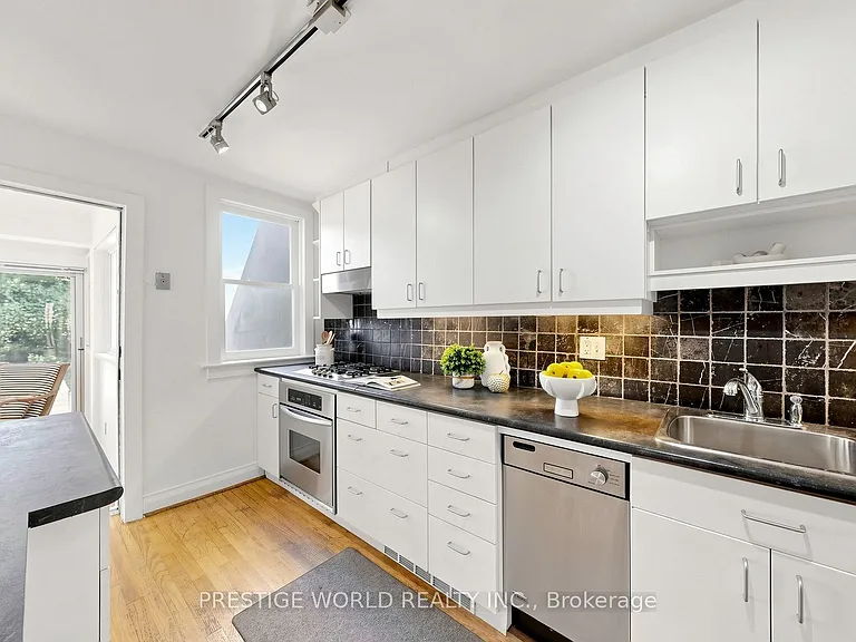 290 Jedburgh Rd — Photo 11