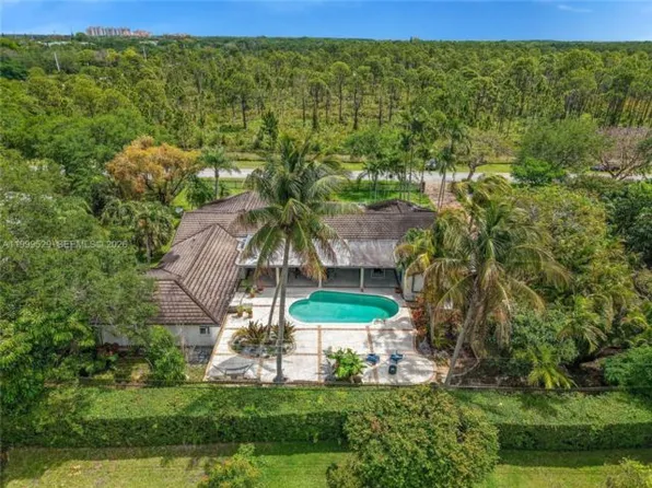 15280 SW 72nd Ave, Palmetto Bay, FL 33157